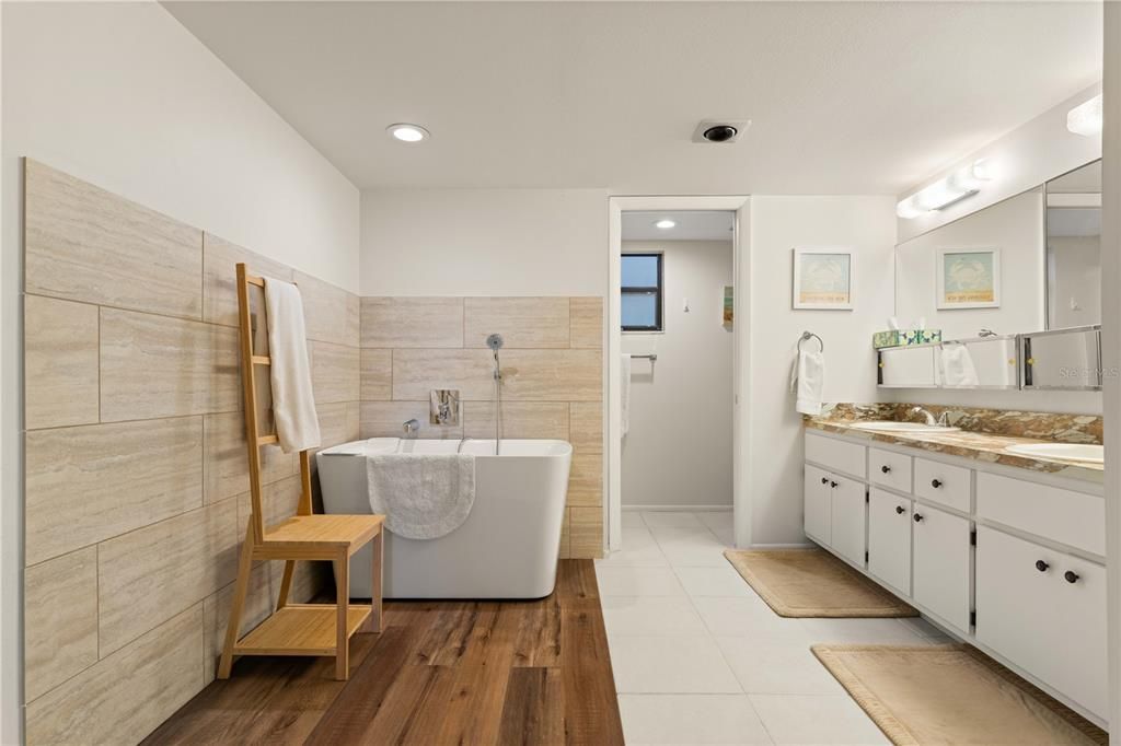 For Sale: $235,000 (2 beds, 2 baths, 1516 Square Feet)