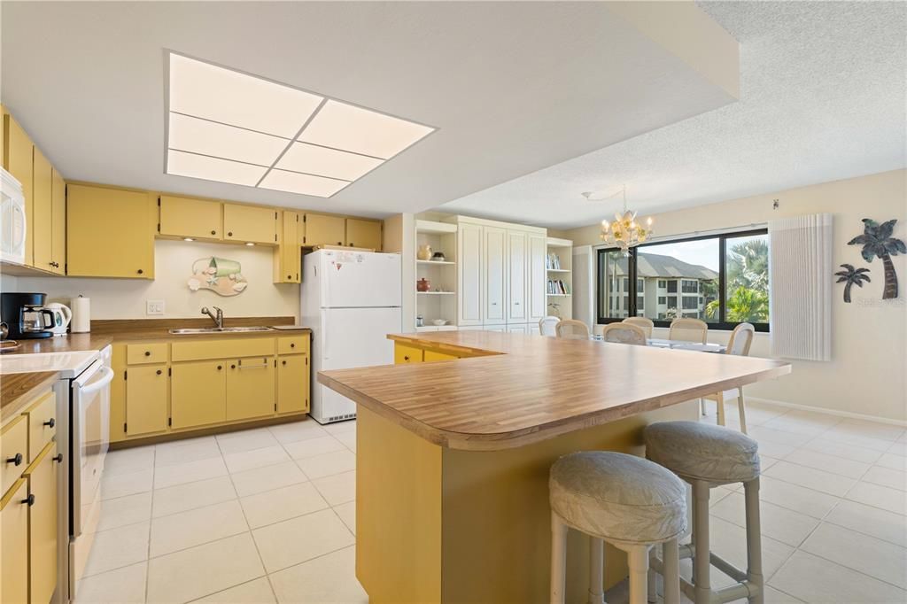 For Sale: $235,000 (2 beds, 2 baths, 1516 Square Feet)