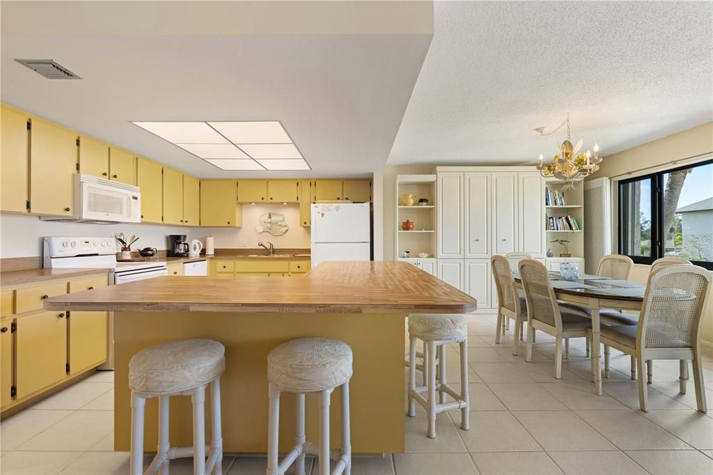 For Sale: $235,000 (2 beds, 2 baths, 1516 Square Feet)