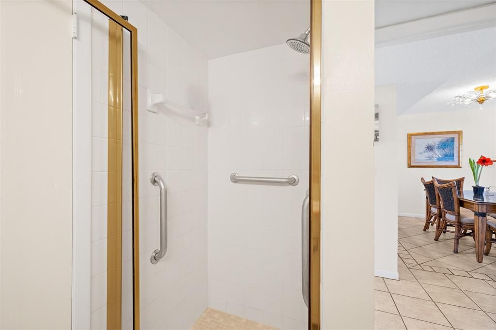 For Sale: $350,000 (2 beds, 2 baths, 1234 Square Feet)