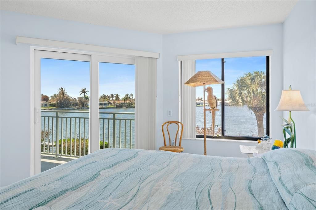 For Sale: $350,000 (2 beds, 2 baths, 1234 Square Feet)