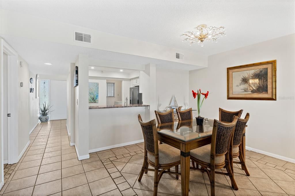 For Sale: $350,000 (2 beds, 2 baths, 1234 Square Feet)