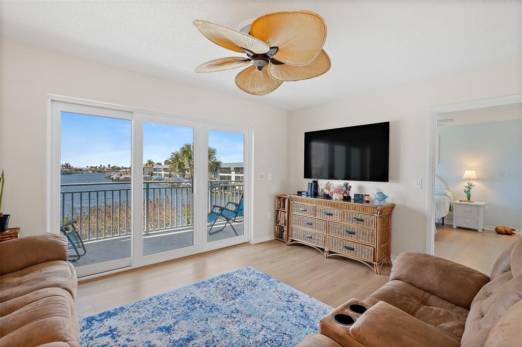 For Sale: $350,000 (2 beds, 2 baths, 1234 Square Feet)