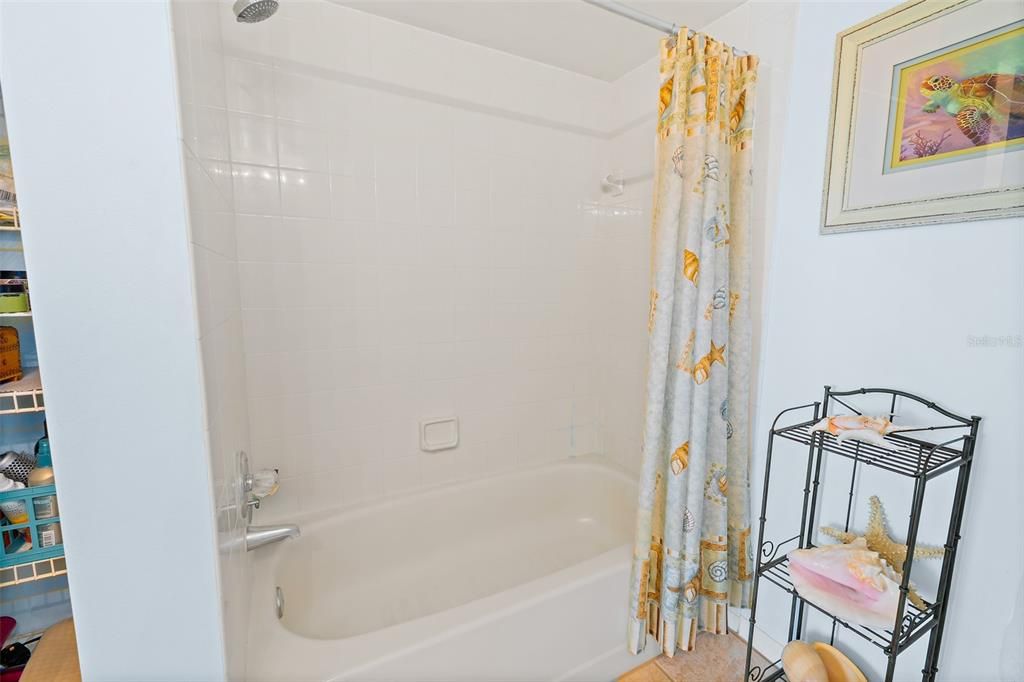 For Sale: $350,000 (2 beds, 2 baths, 1234 Square Feet)