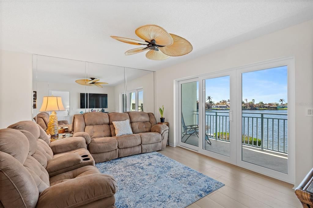 For Sale: $350,000 (2 beds, 2 baths, 1234 Square Feet)