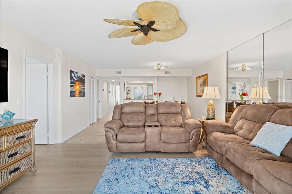 For Sale: $350,000 (2 beds, 2 baths, 1234 Square Feet)