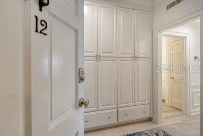 For Rent: $2,250 (1 beds, 1 baths, 623 Square Feet)