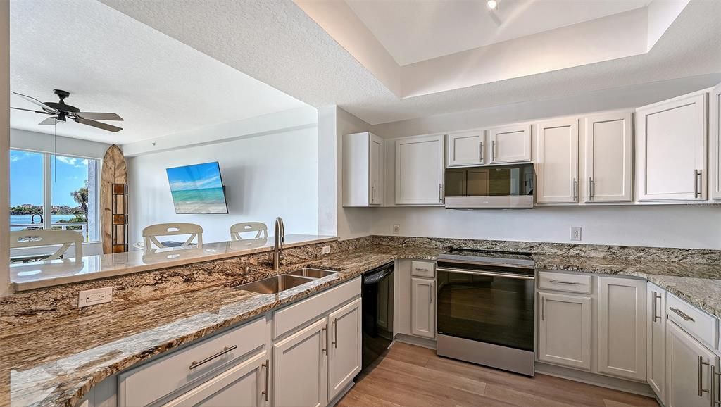 For Sale: $649,900 (2 beds, 2 baths, 1642 Square Feet)