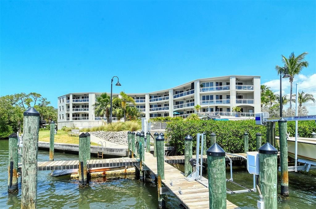 For Sale: $649,900 (2 beds, 2 baths, 1642 Square Feet)