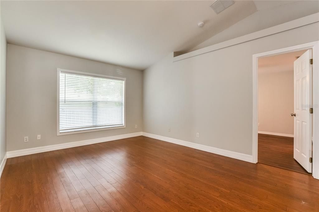 Activo con contrato: $360,000 (3 camas, 2 baños, 1794 Pies cuadrados)