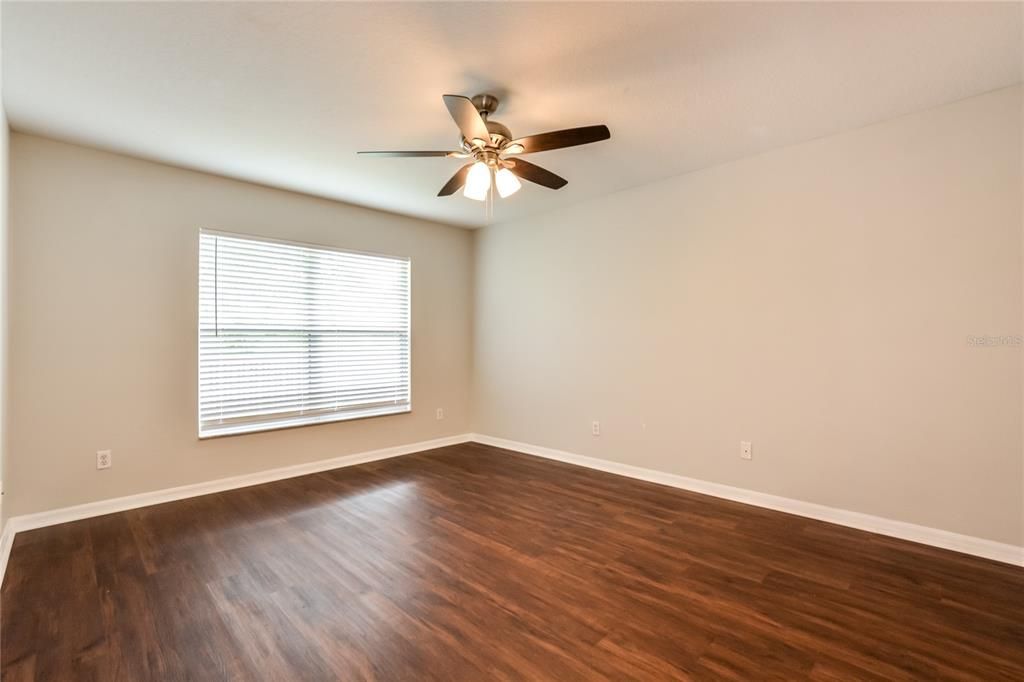Activo con contrato: $360,000 (3 camas, 2 baños, 1794 Pies cuadrados)