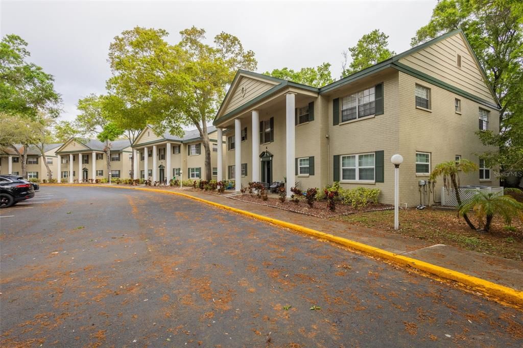 Active With Contract: $159,999 (2 beds, 1 baths, 948 Square Feet)