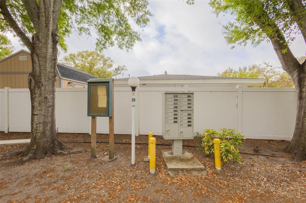 Active With Contract: $159,999 (2 beds, 1 baths, 948 Square Feet)