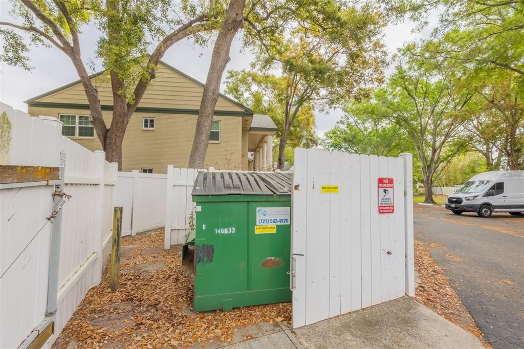 Active With Contract: $159,999 (2 beds, 1 baths, 948 Square Feet)