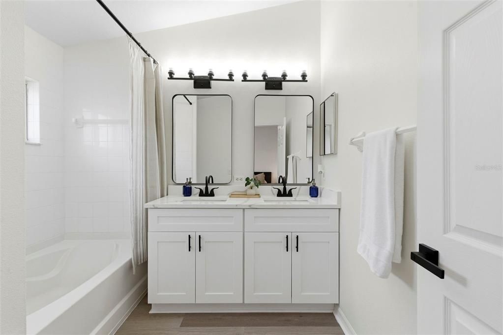 Под контрактом: $217,000 (3 спален, 2 ванн, 1387 Квадратных фут)