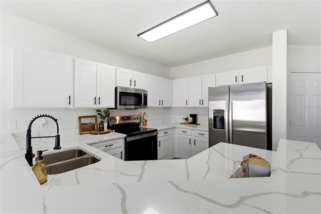 Под контрактом: $217,000 (3 спален, 2 ванн, 1387 Квадратных фут)