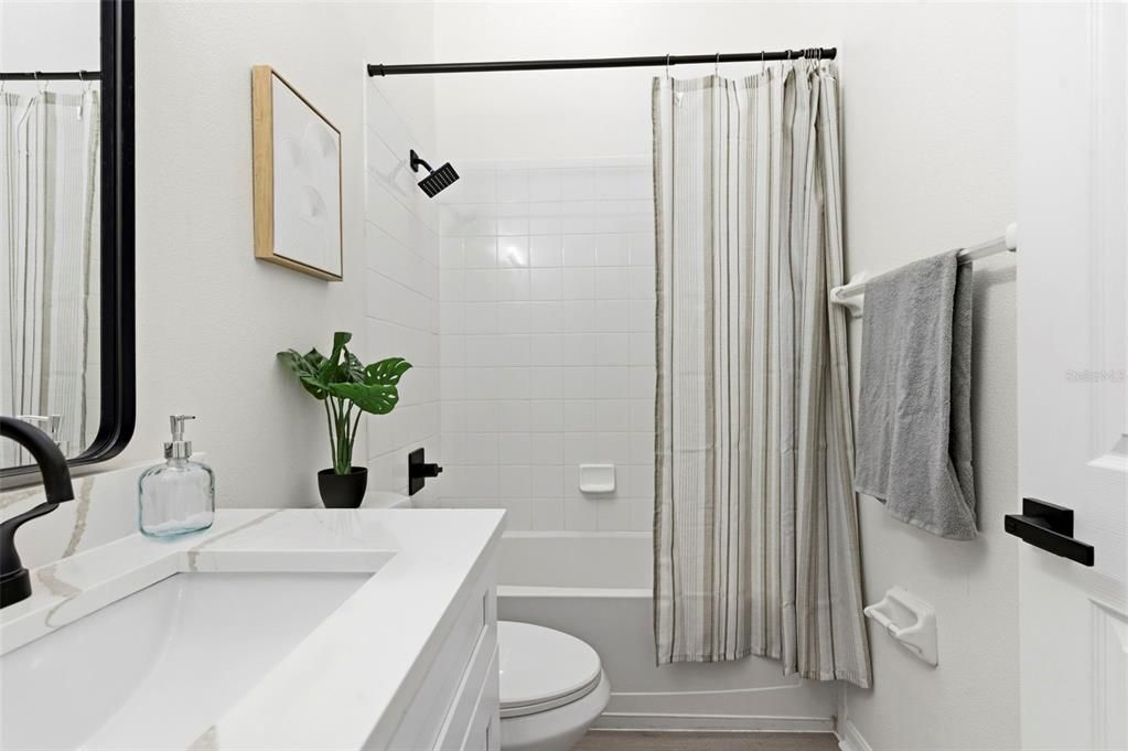 Под контрактом: $217,000 (3 спален, 2 ванн, 1387 Квадратных фут)