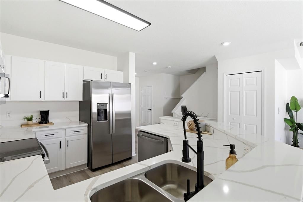 Под контрактом: $217,000 (3 спален, 2 ванн, 1387 Квадратных фут)