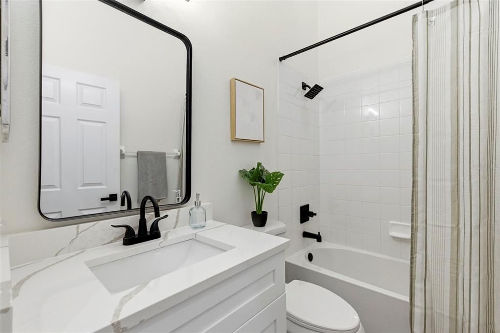 Под контрактом: $217,000 (3 спален, 2 ванн, 1387 Квадратных фут)