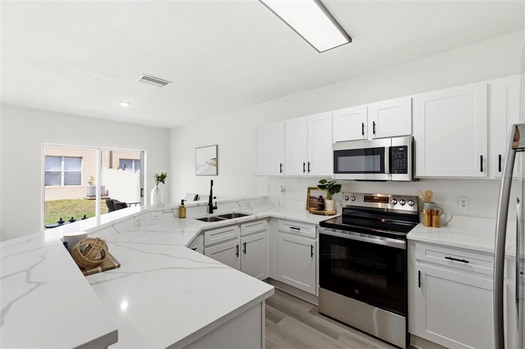 Под контрактом: $217,000 (3 спален, 2 ванн, 1387 Квадратных фут)