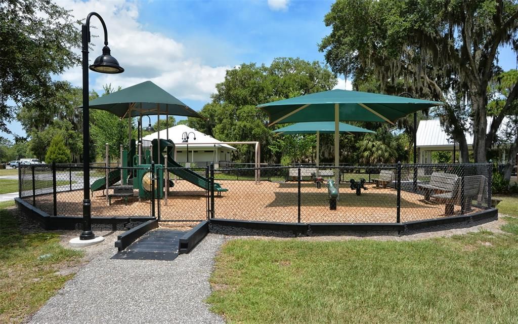 На продажу: $299,900 (2 спален, 2 ванн, 1385 Квадратных фут)