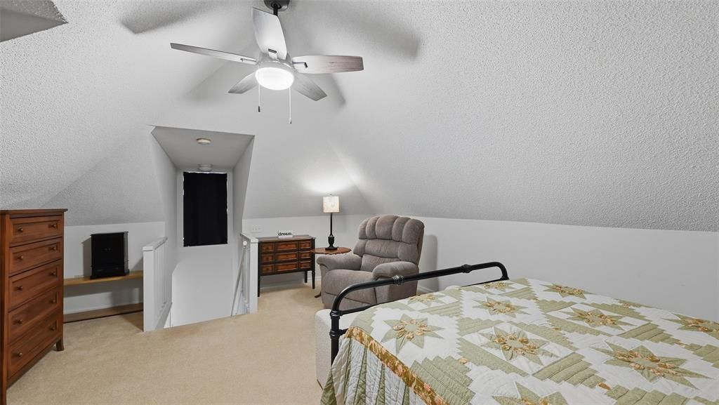 На продажу: $299,900 (2 спален, 2 ванн, 1385 Квадратных фут)