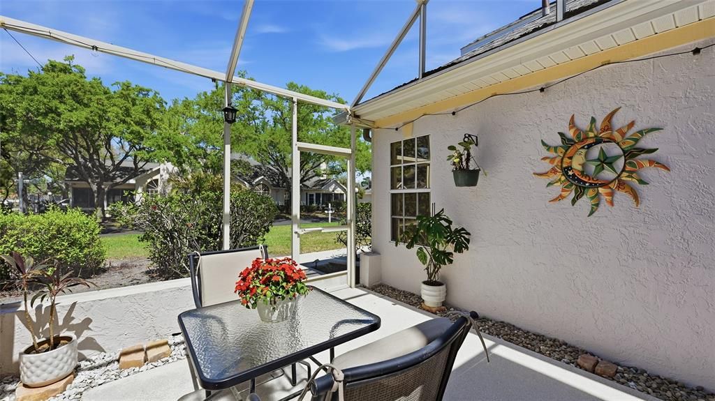 На продажу: $299,900 (2 спален, 2 ванн, 1385 Квадратных фут)