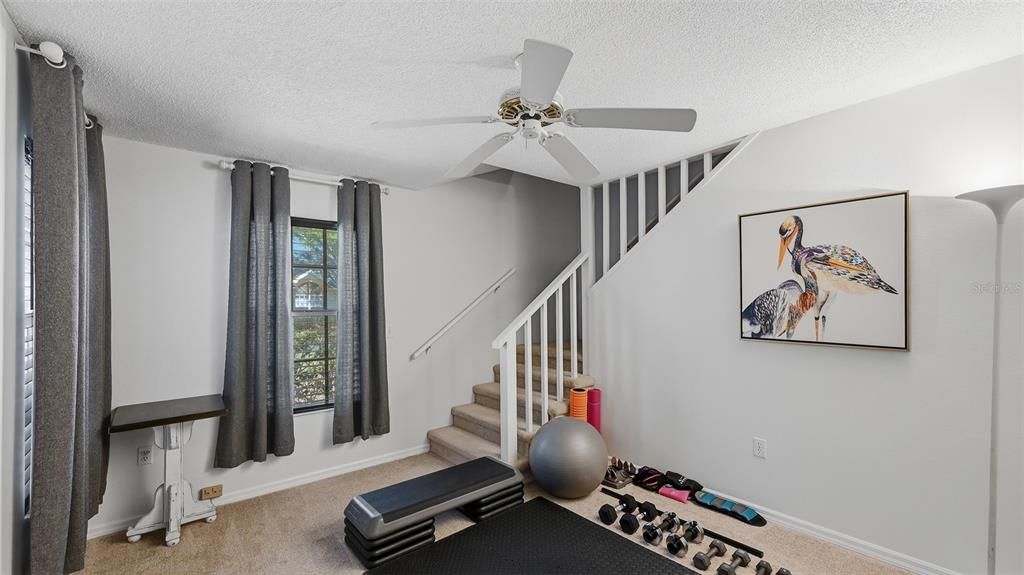 На продажу: $299,900 (2 спален, 2 ванн, 1385 Квадратных фут)