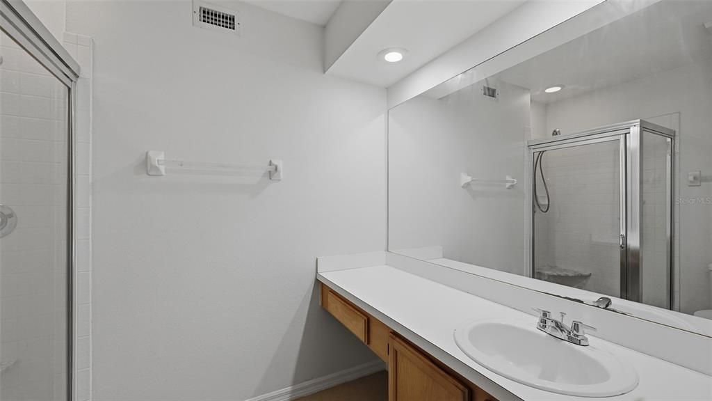 На продажу: $299,900 (2 спален, 2 ванн, 1385 Квадратных фут)