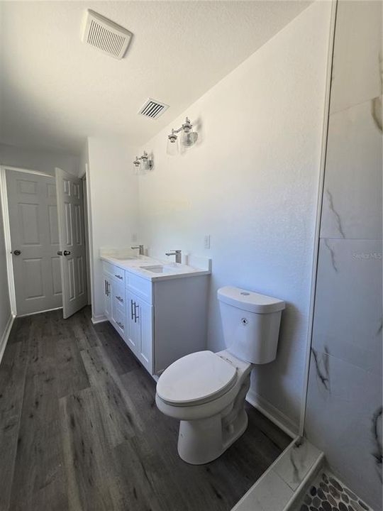 Activo con contrato: $260,000 (3 camas, 2 baños, 1396 Pies cuadrados)