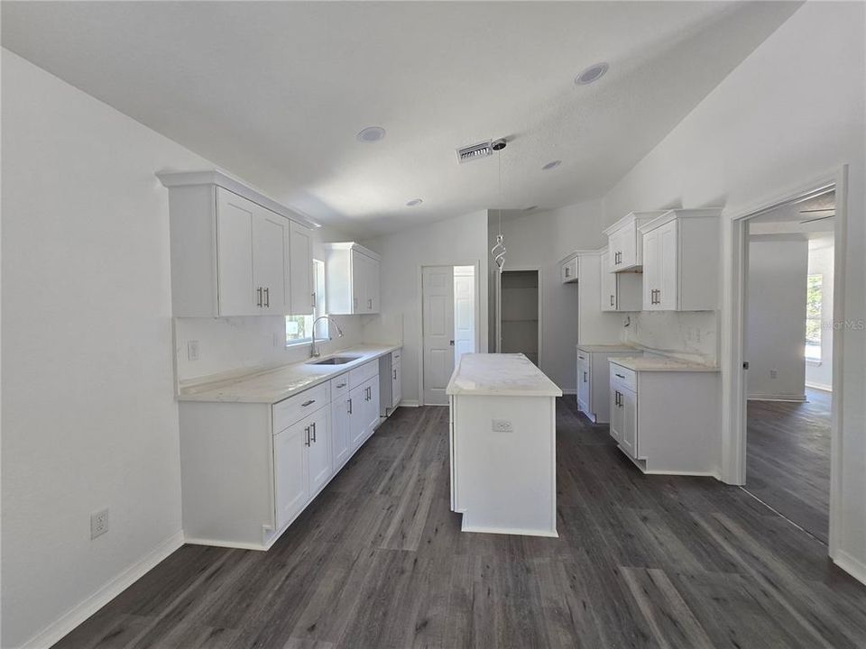 Activo con contrato: $260,000 (3 camas, 2 baños, 1396 Pies cuadrados)