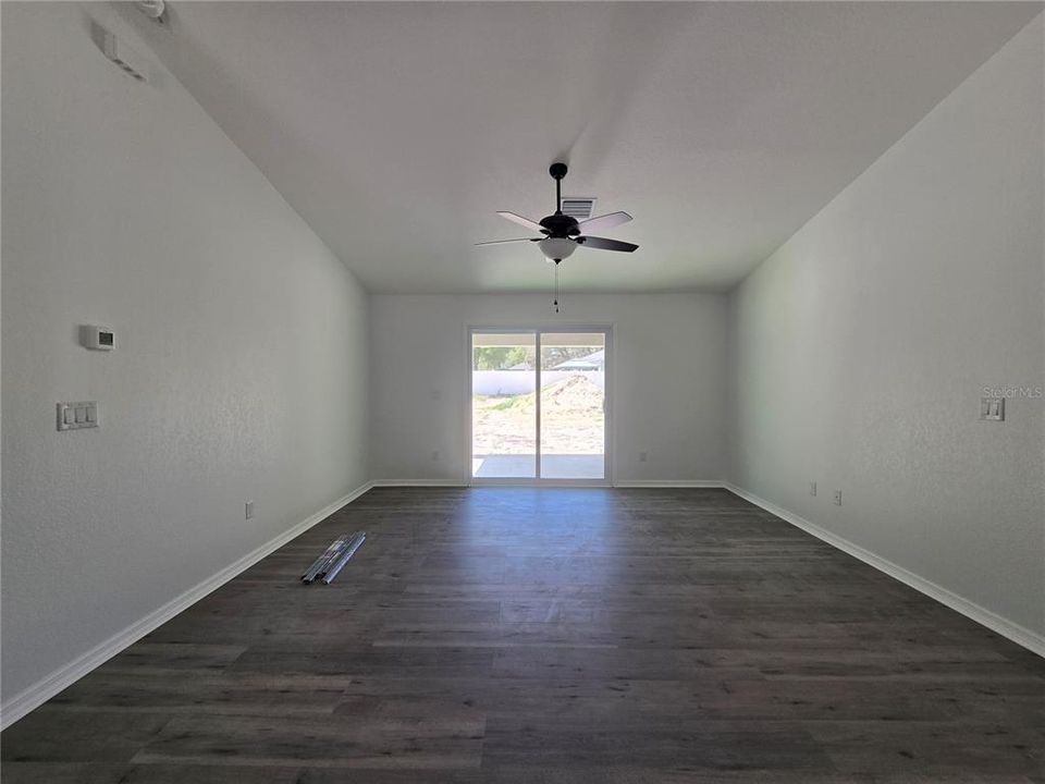 Activo con contrato: $260,000 (3 camas, 2 baños, 1396 Pies cuadrados)