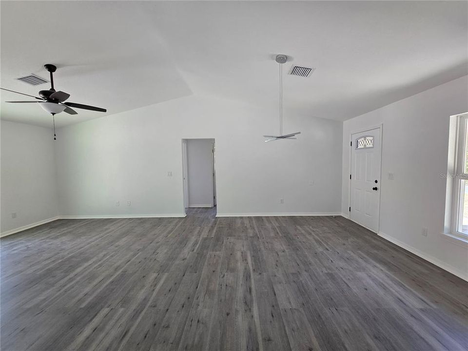 Activo con contrato: $260,000 (3 camas, 2 baños, 1396 Pies cuadrados)