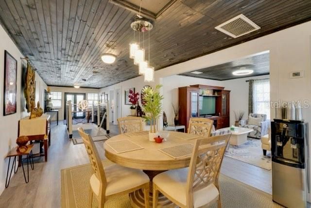 For Rent: $4,000 (6 beds, 2 baths, 2100 Square Feet)