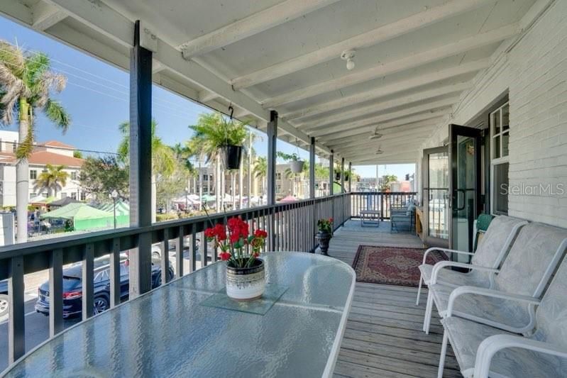 For Rent: $4,000 (6 beds, 2 baths, 2100 Square Feet)