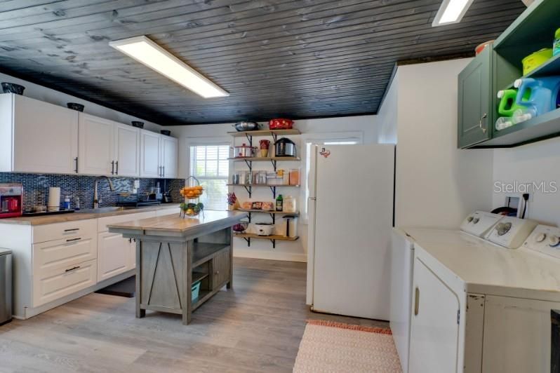 For Rent: $4,000 (6 beds, 2 baths, 2100 Square Feet)