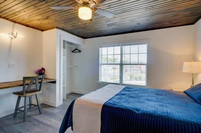 For Rent: $4,000 (6 beds, 2 baths, 2100 Square Feet)