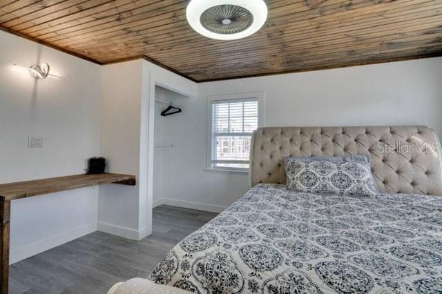 For Rent: $4,000 (6 beds, 2 baths, 2100 Square Feet)