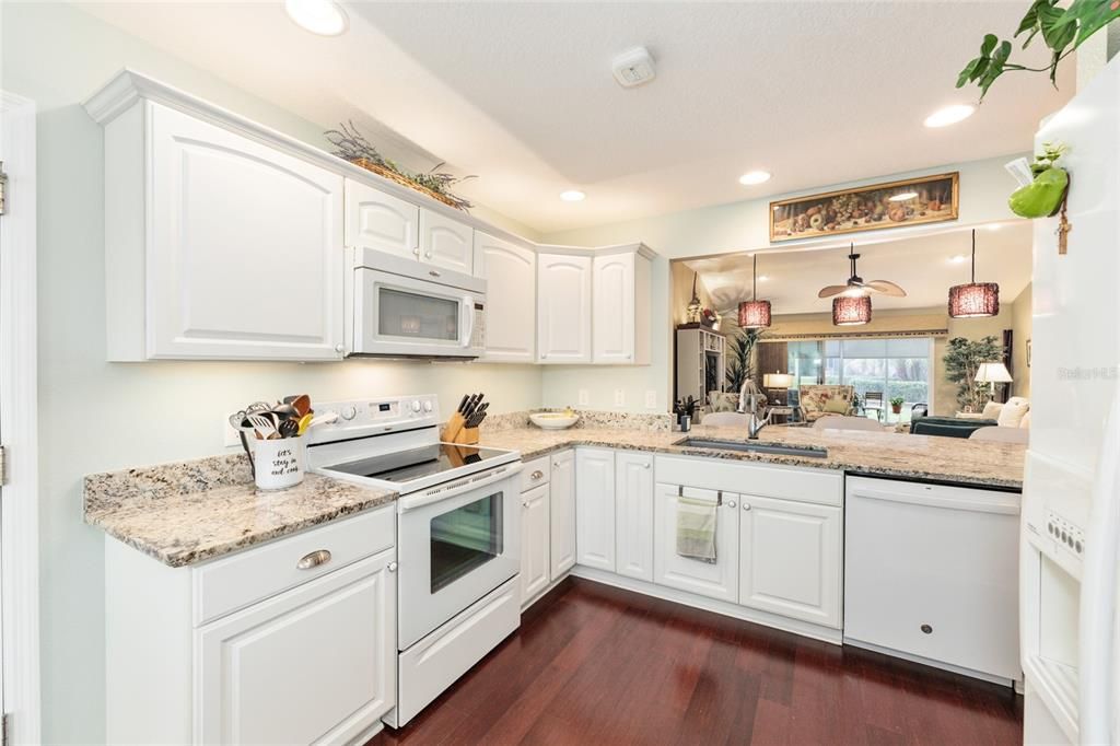 Activo con contrato: $414,000 (3 camas, 2 baños, 1560 Pies cuadrados)