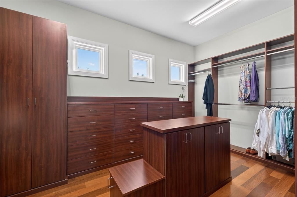 For Sale: $4,250,000 (4 beds, 4 baths, 4814 Square Feet)