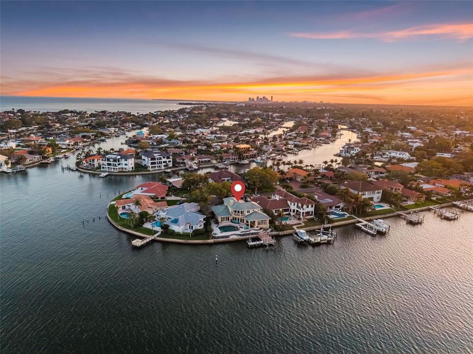 For Sale: $4,250,000 (4 beds, 4 baths, 4814 Square Feet)