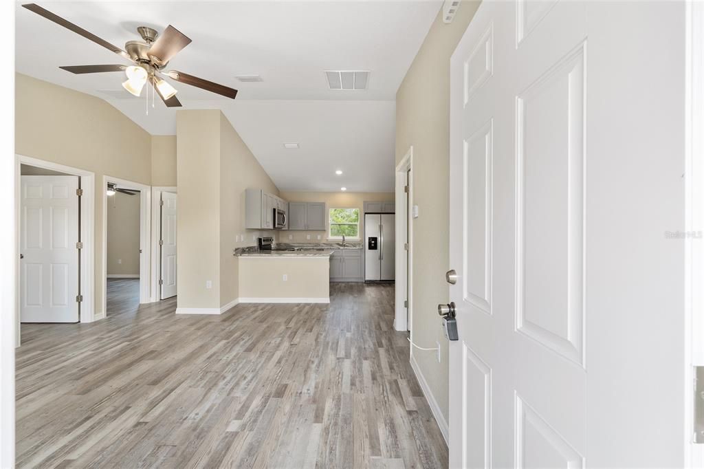 Active With Contract: $215,000 (3 beds, 2 baths, 1091 Square Feet)