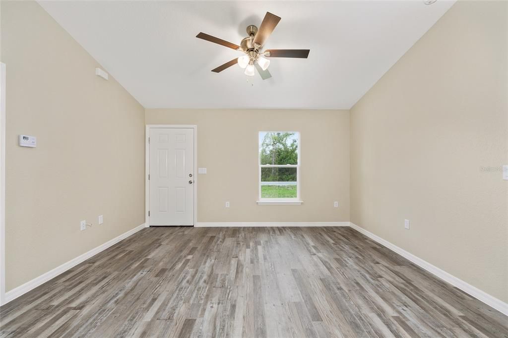 Active With Contract: $215,000 (3 beds, 2 baths, 1091 Square Feet)