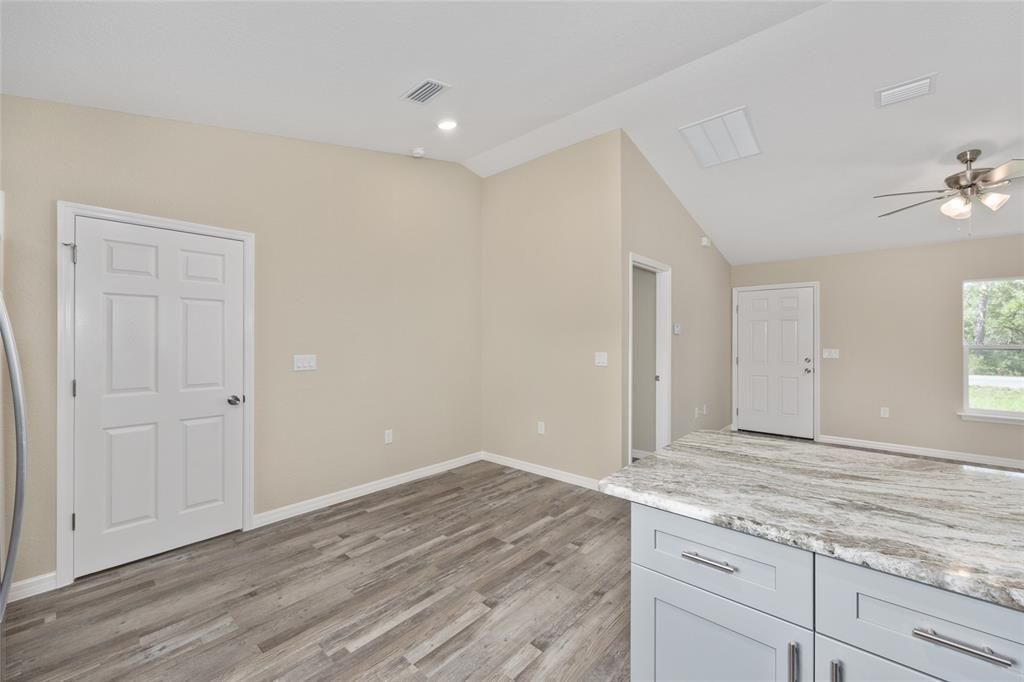 Active With Contract: $215,000 (3 beds, 2 baths, 1091 Square Feet)