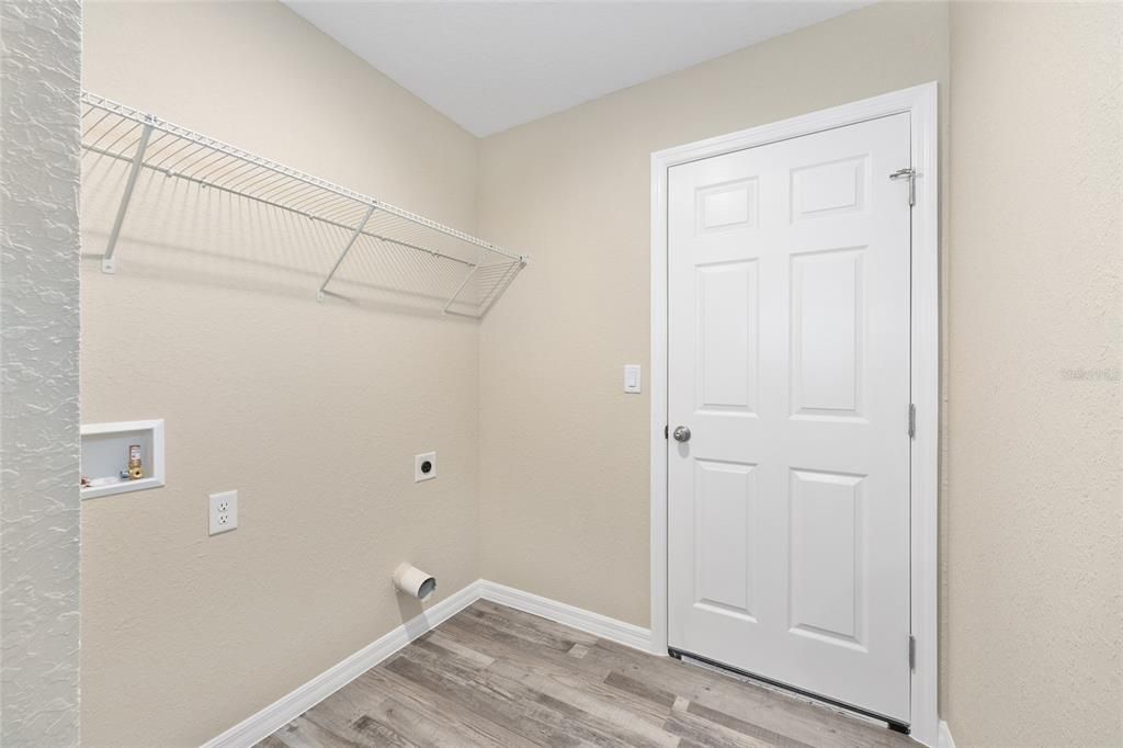 Active With Contract: $215,000 (3 beds, 2 baths, 1091 Square Feet)