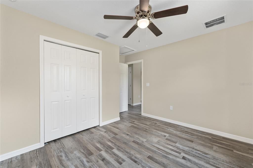 Active With Contract: $215,000 (3 beds, 2 baths, 1091 Square Feet)