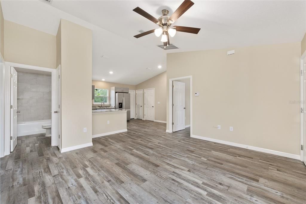Active With Contract: $215,000 (3 beds, 2 baths, 1091 Square Feet)