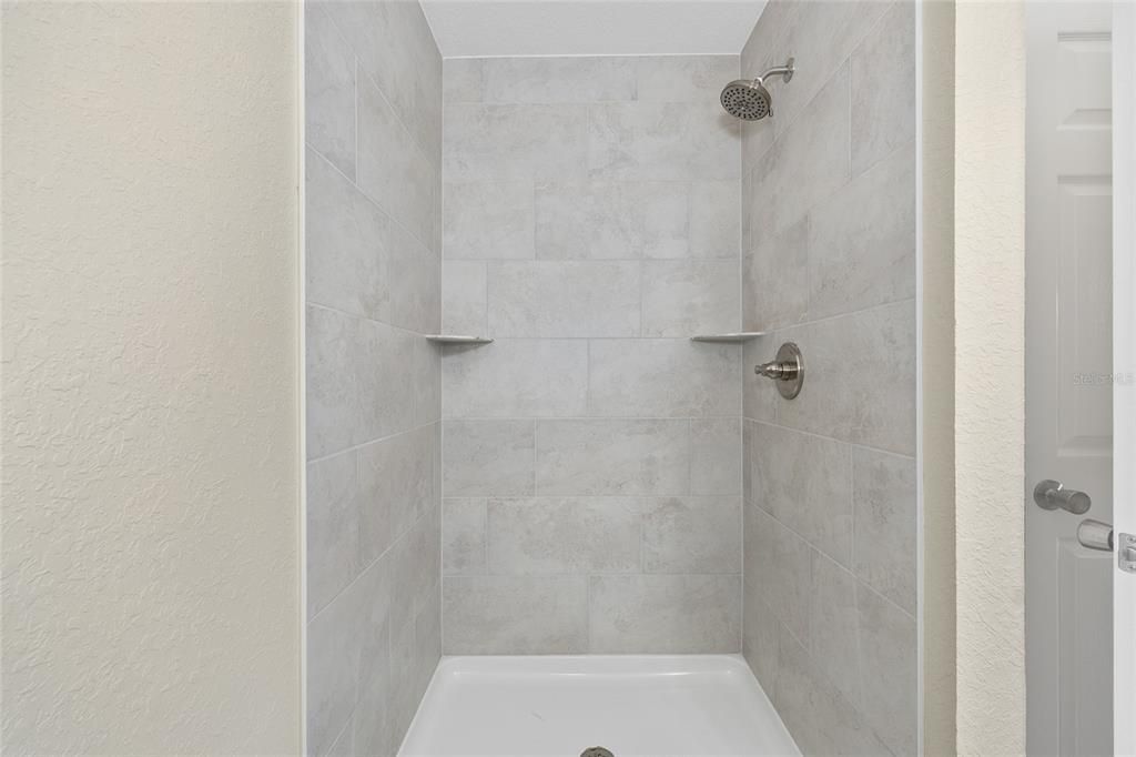 Active With Contract: $215,000 (3 beds, 2 baths, 1091 Square Feet)