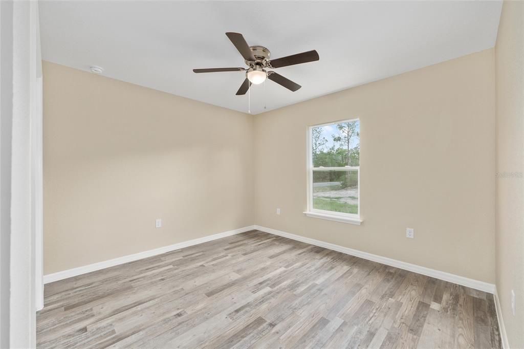 Active With Contract: $215,000 (3 beds, 2 baths, 1091 Square Feet)