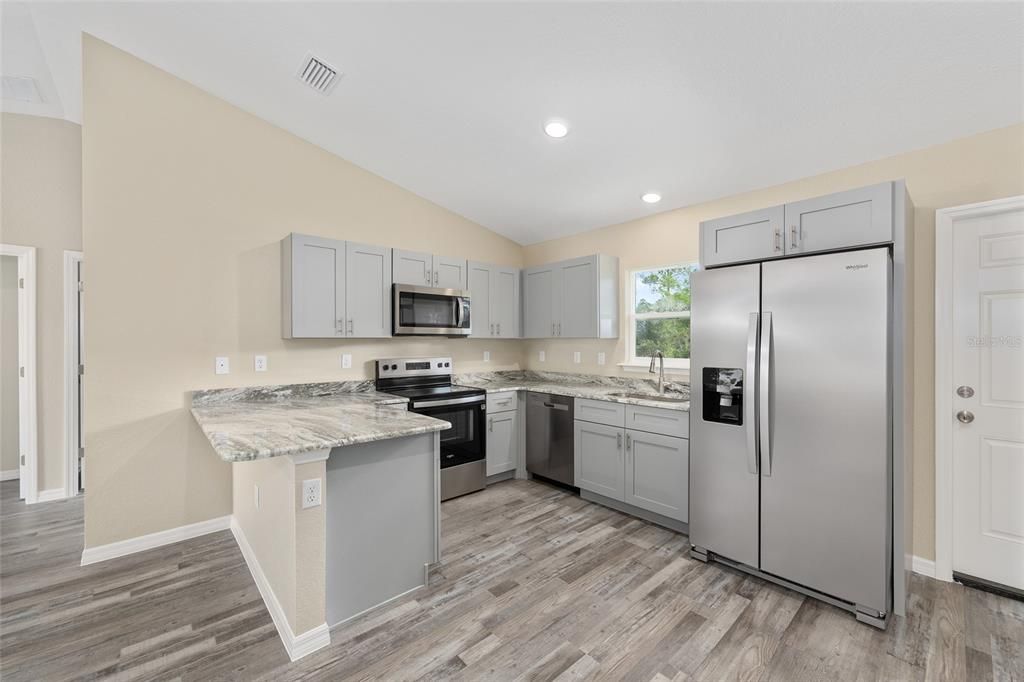 Active With Contract: $215,000 (3 beds, 2 baths, 1091 Square Feet)